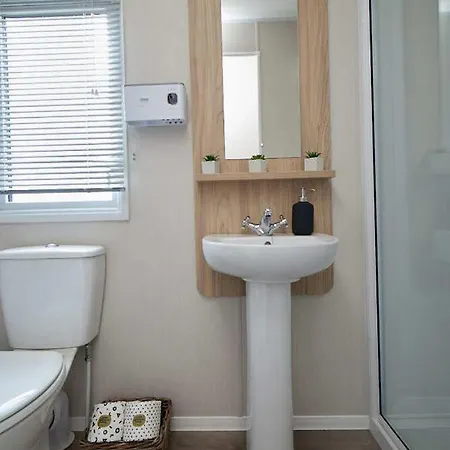 Nirvana Coastal Retreat Cayton