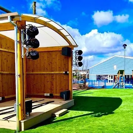 Nirvana Coastal Retreat * Cayton